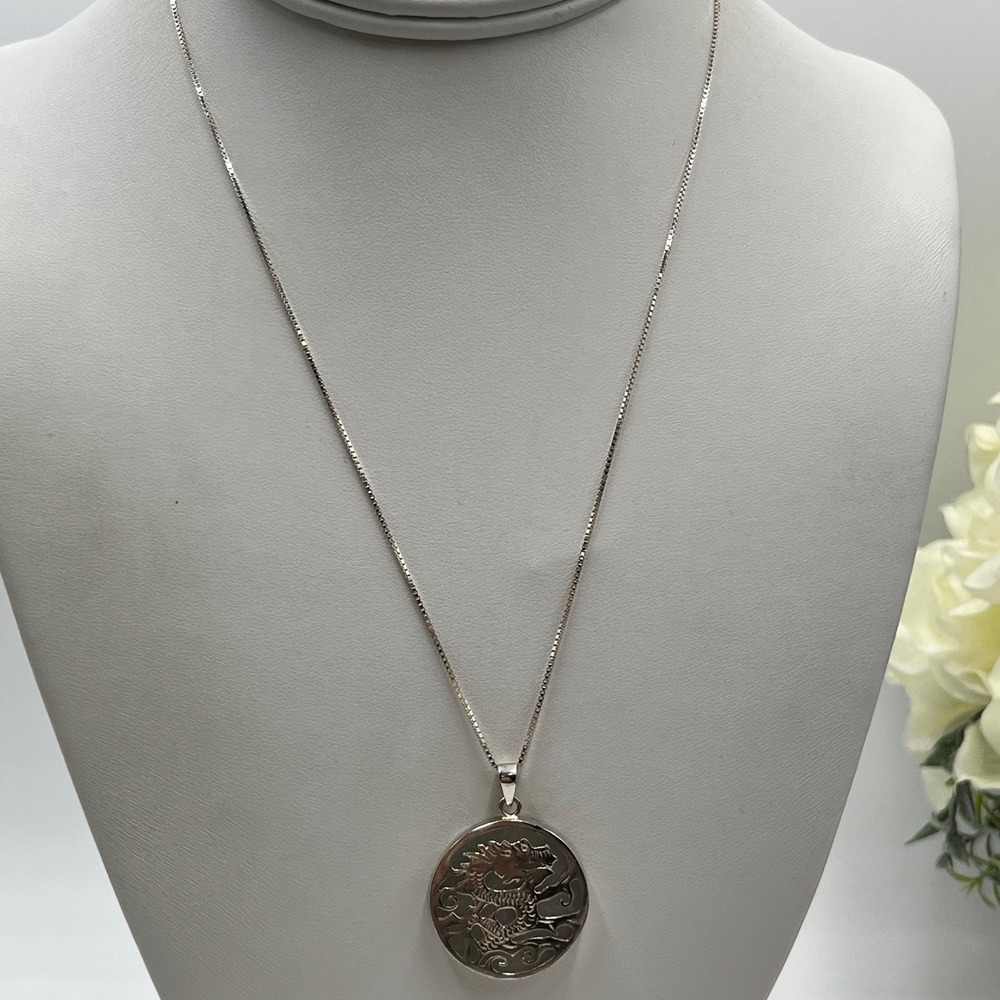 Sterling‎ Silver Round Vintage Chinese Dragon Jade Oriental Pendant necklace 18"